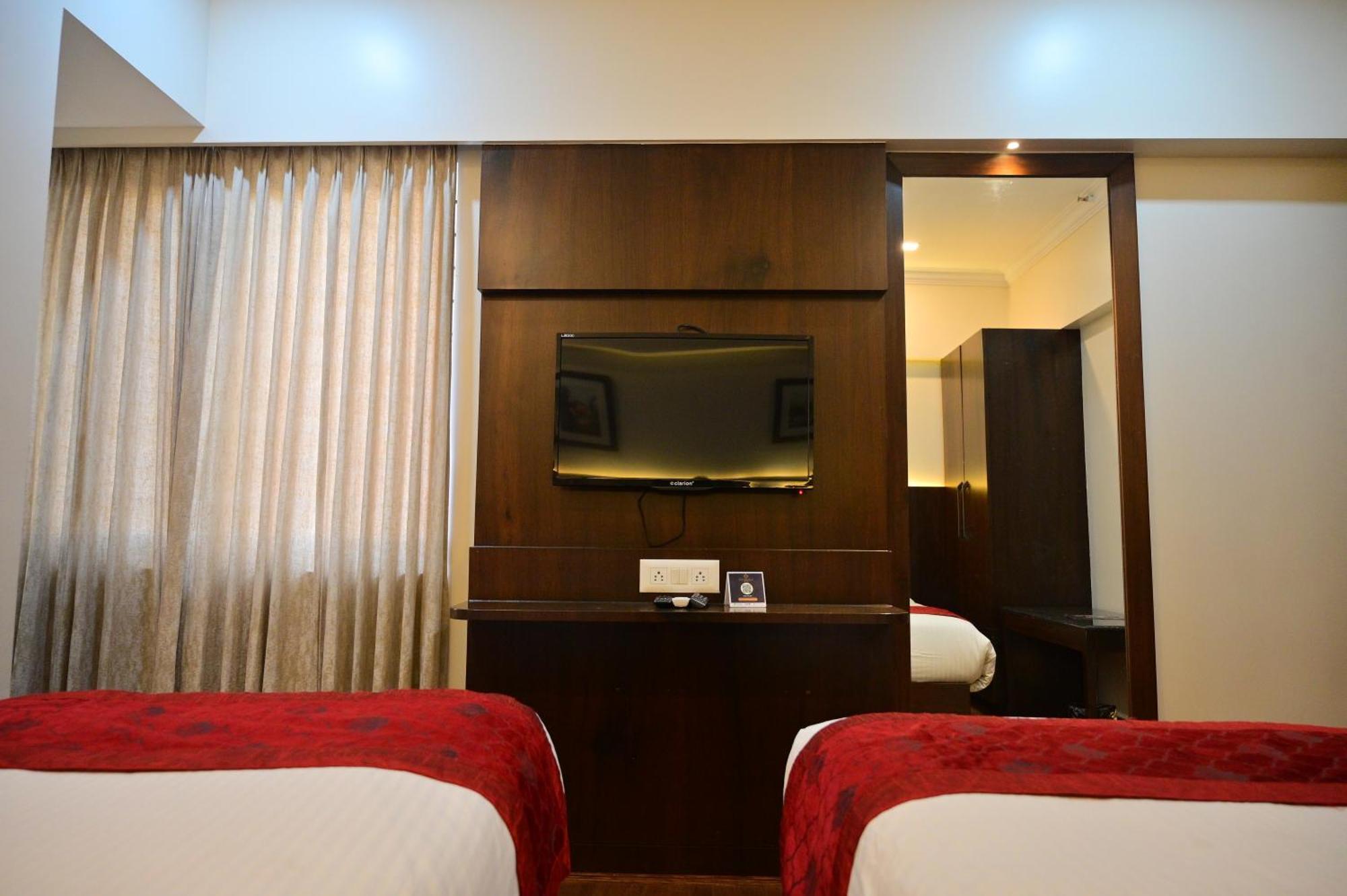 Hotel Golden Riviera Mysore Luaran gambar
