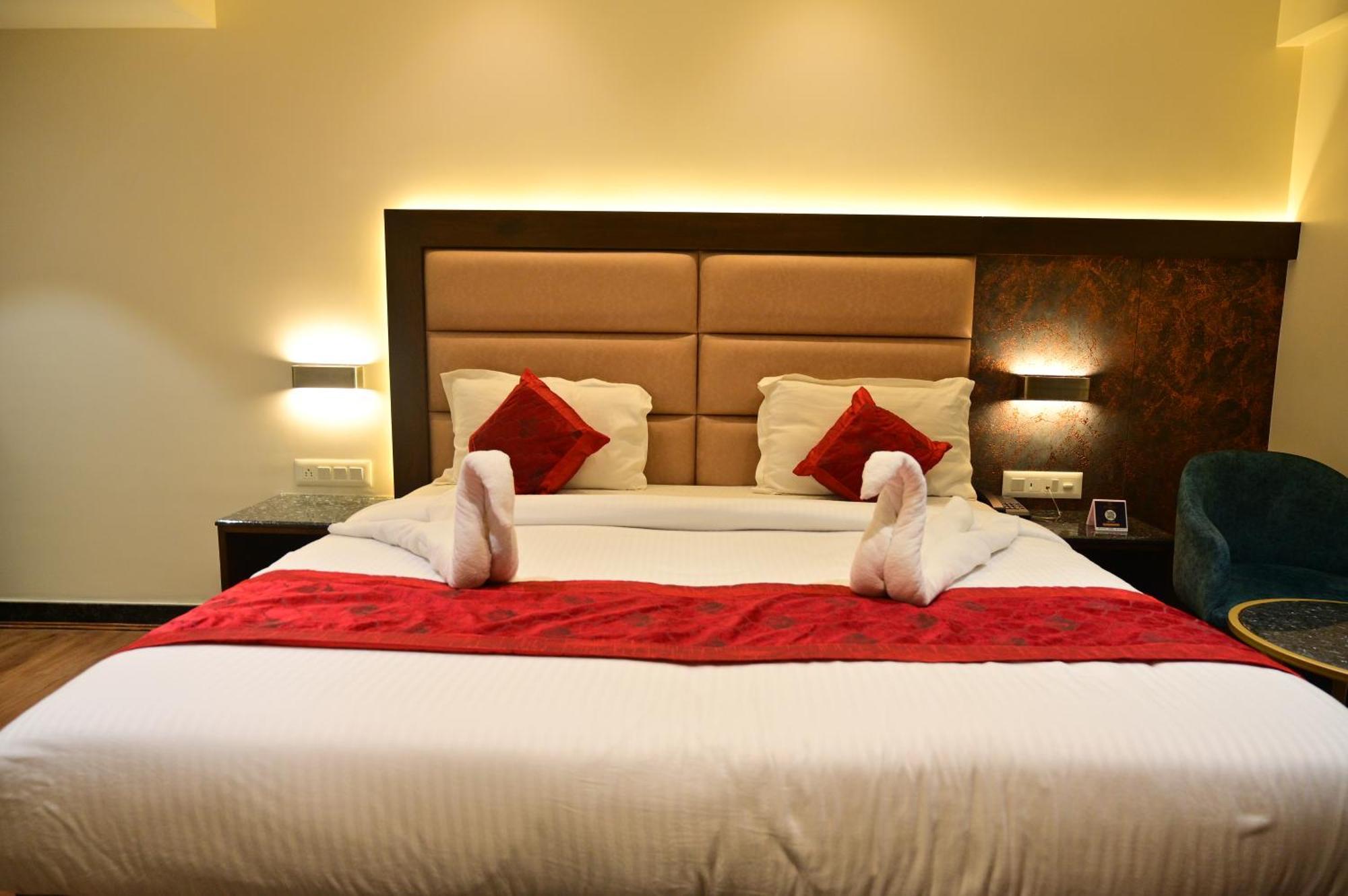 Hotel Golden Riviera Mysore Luaran gambar