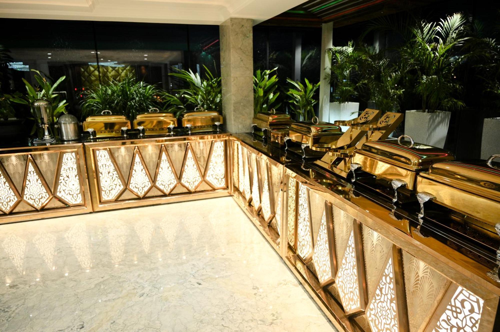Hotel Golden Riviera Mysore Luaran gambar