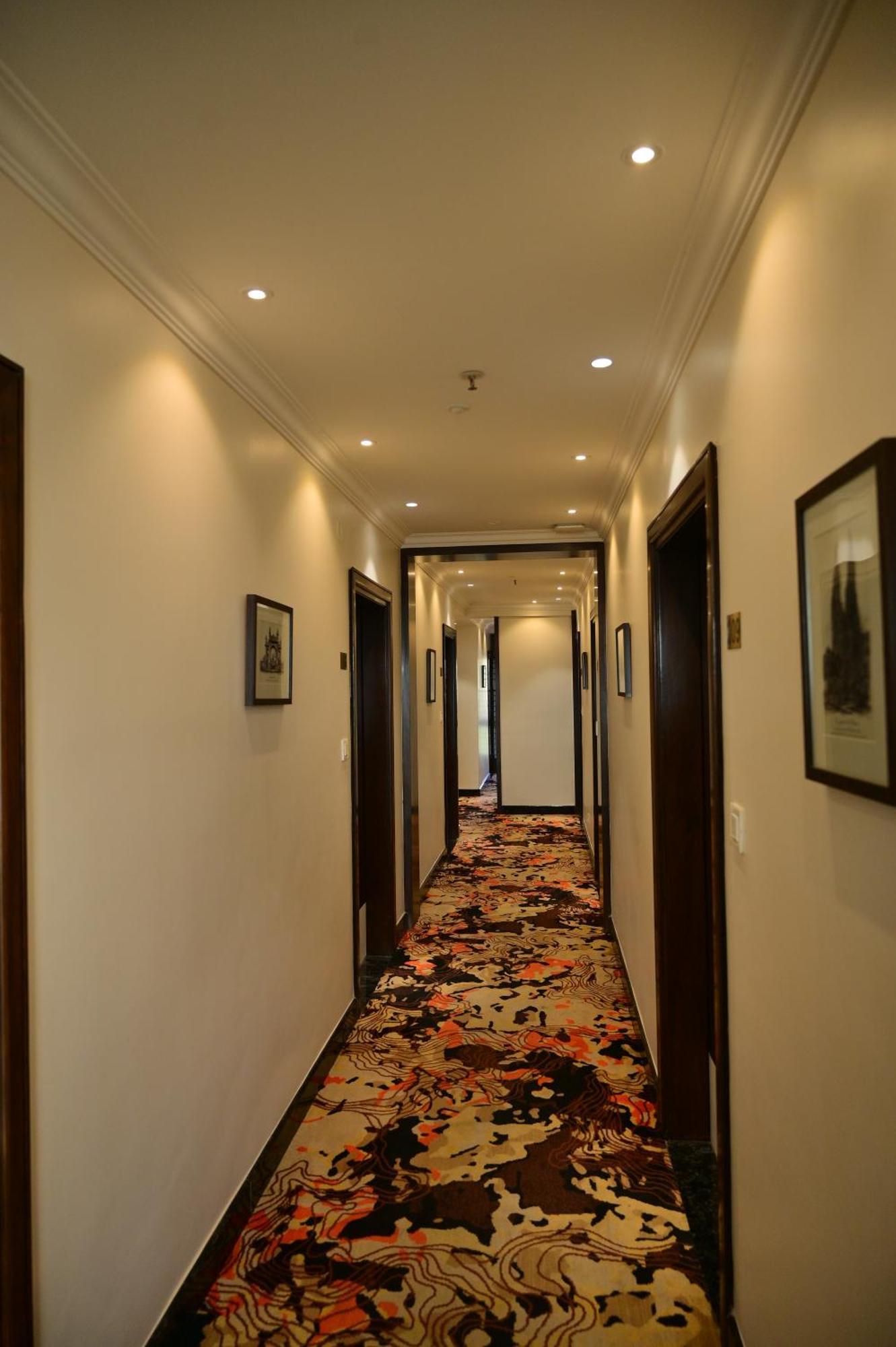 Hotel Golden Riviera Mysore Luaran gambar