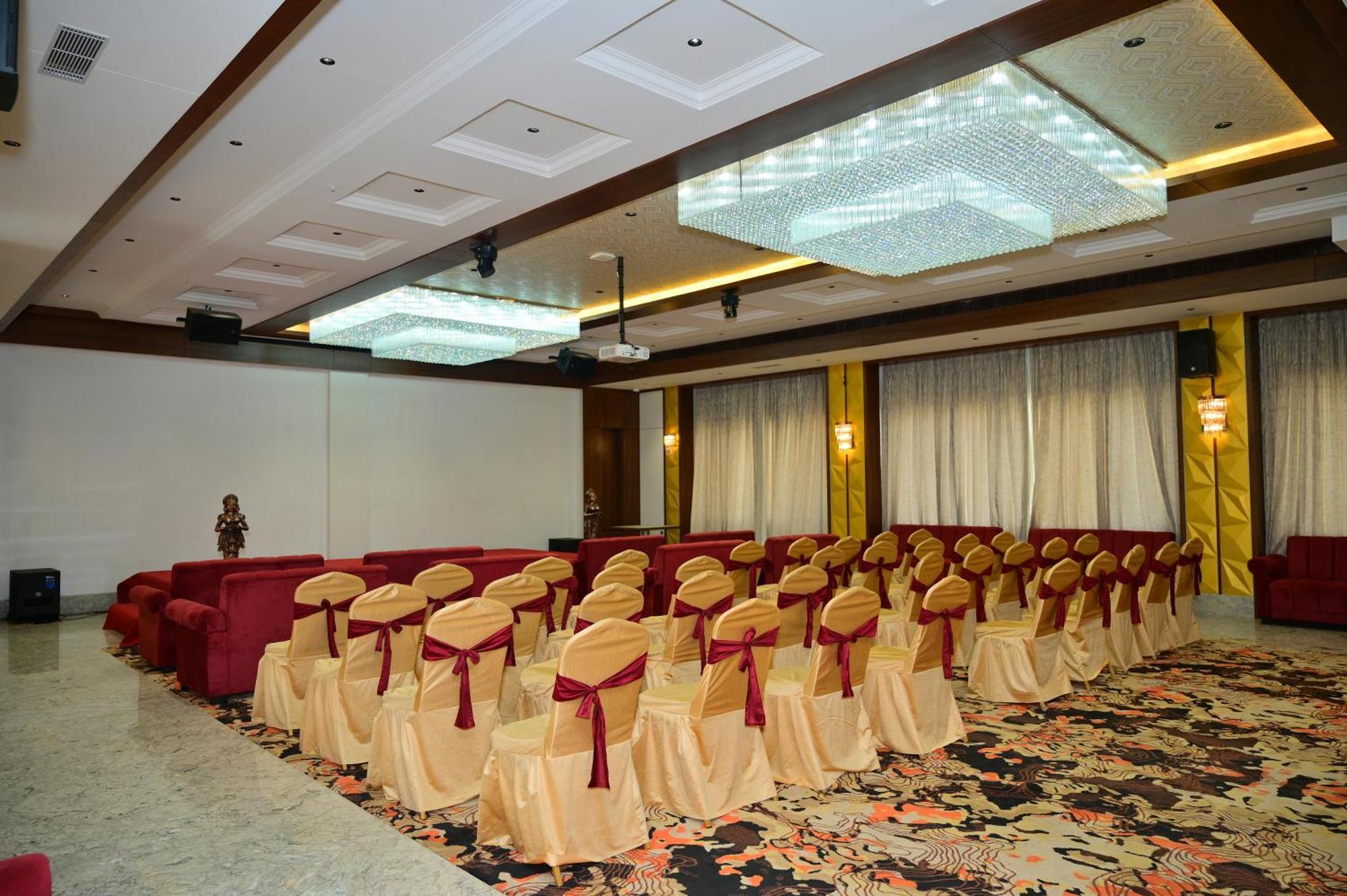 Hotel Golden Riviera Mysore Luaran gambar