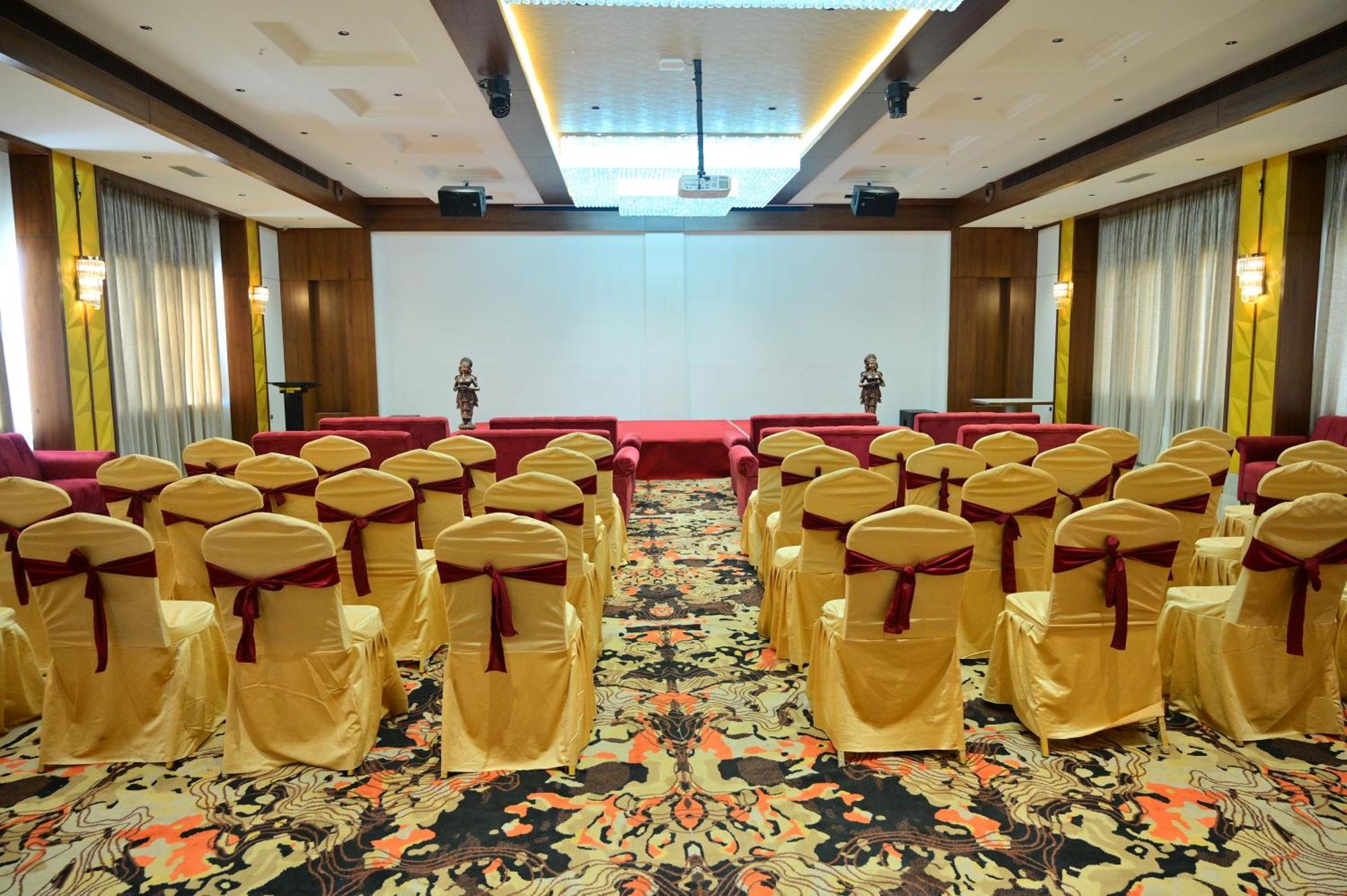 Hotel Golden Riviera Mysore Luaran gambar