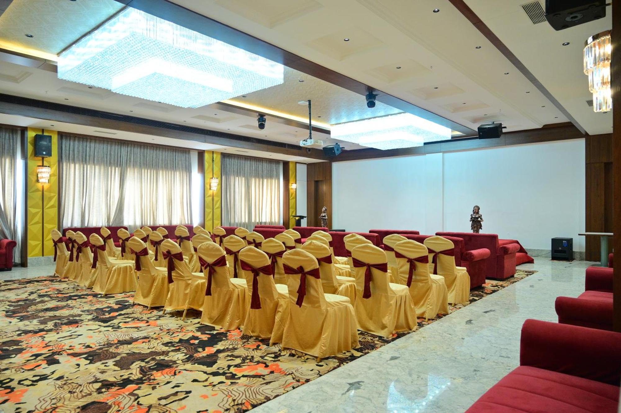 Hotel Golden Riviera Mysore Luaran gambar